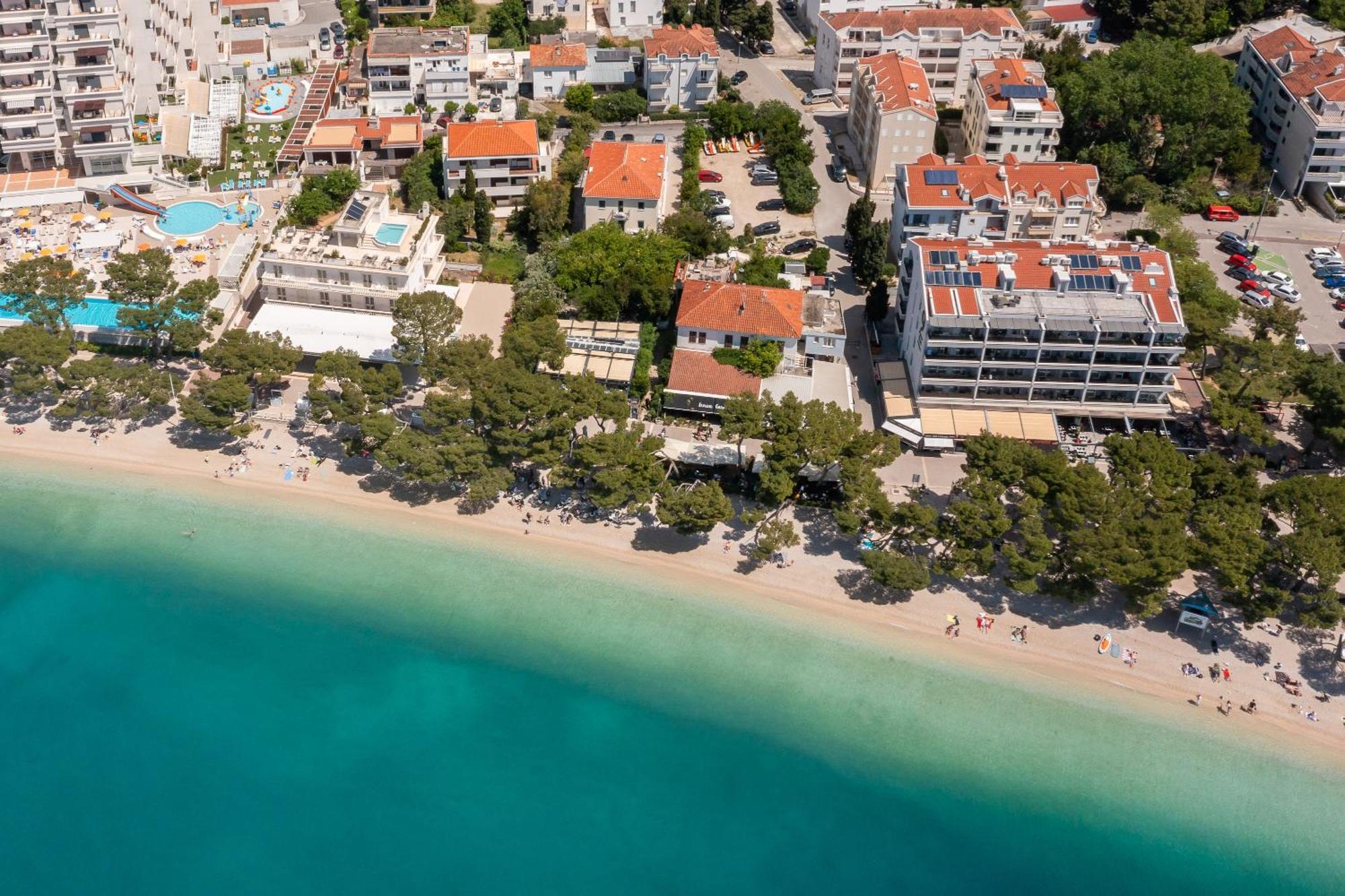 Beachfront Boutique With Free Parking