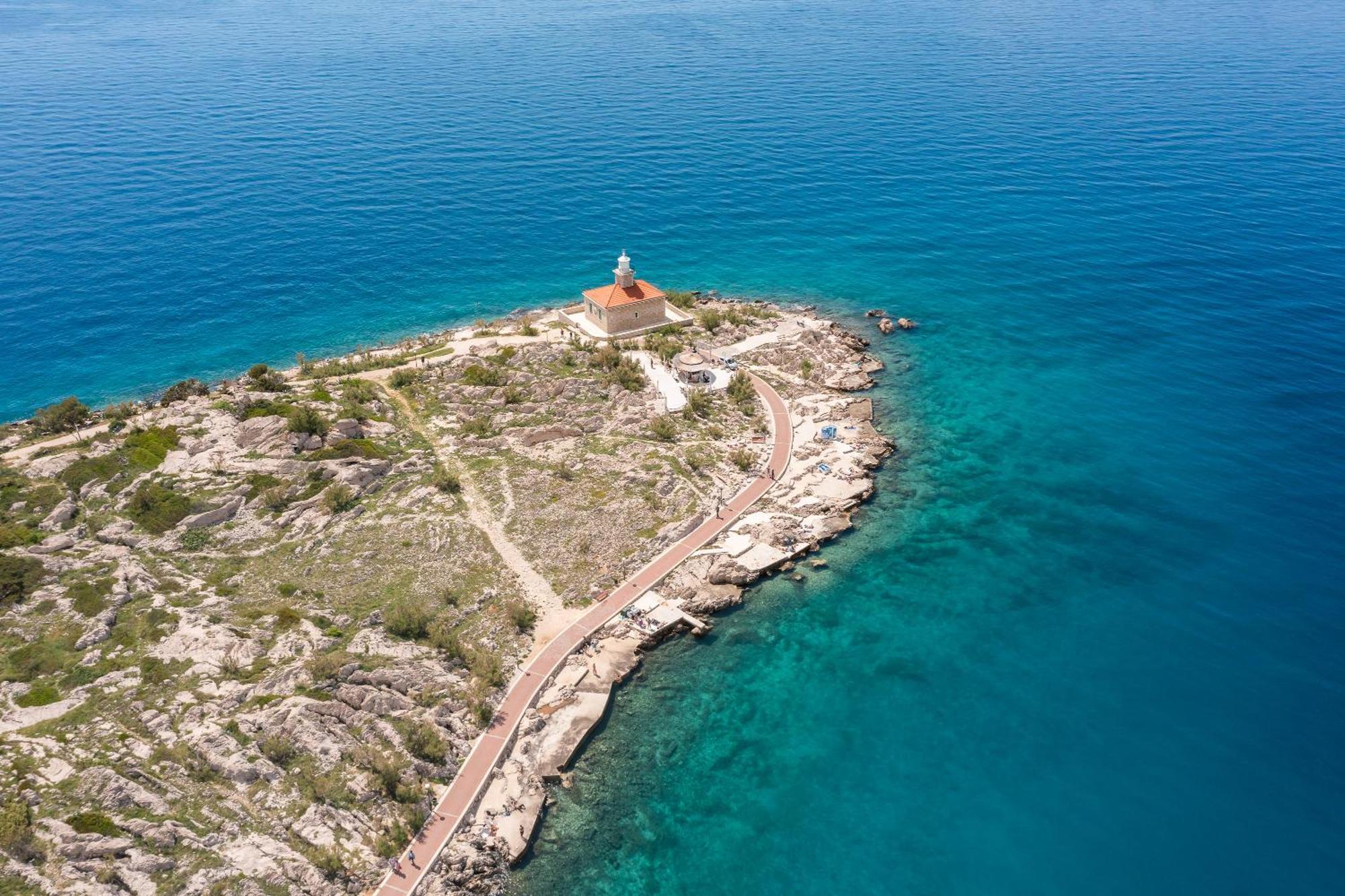 Beachfront Boutique With Free Parking * Makarska