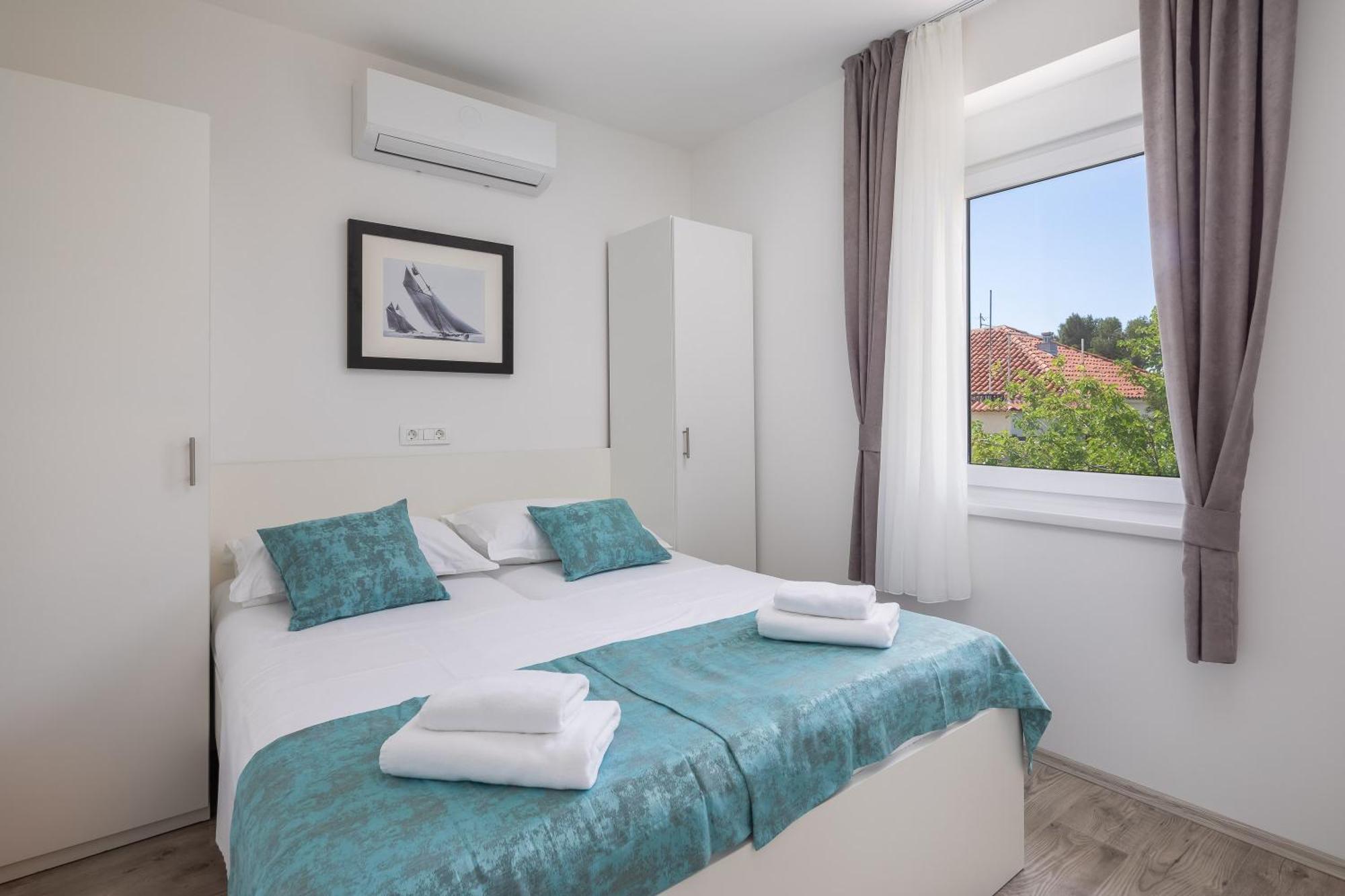 Beachfront Boutique With Free Parking Apartma