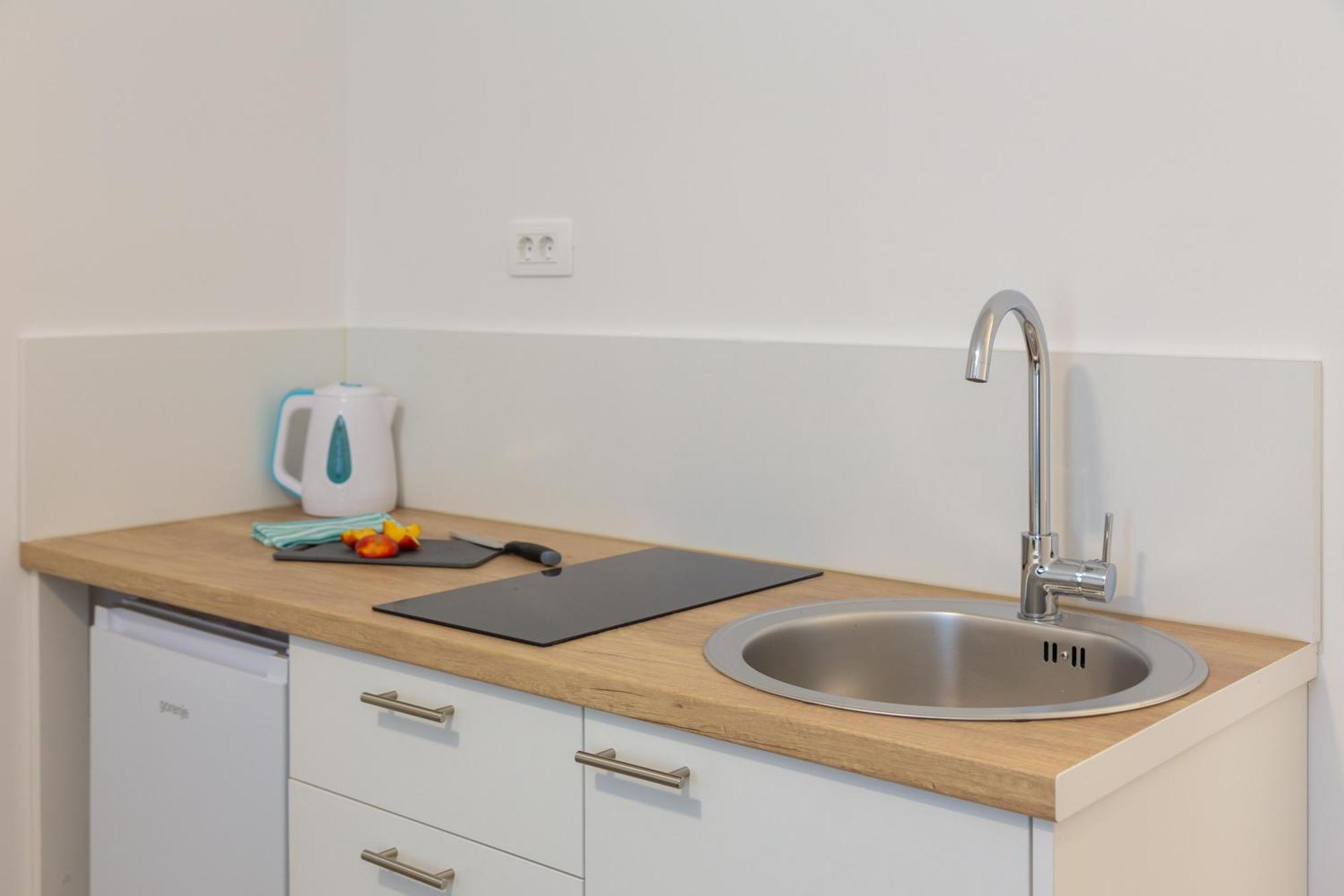 Beachfront Boutique With Free Parking Apartma Makarska