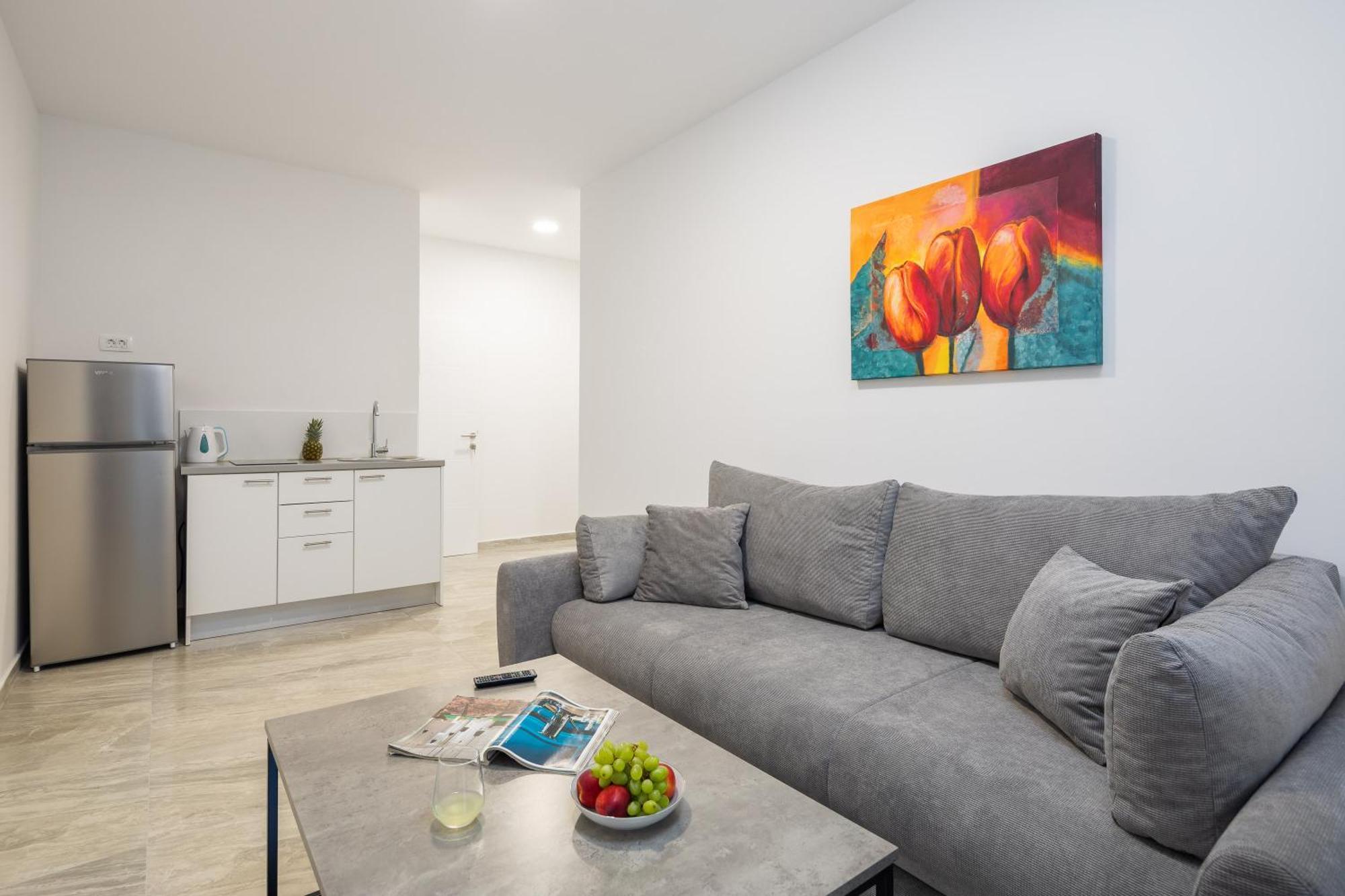 Beachfront Boutique With Free Parking * Makarska